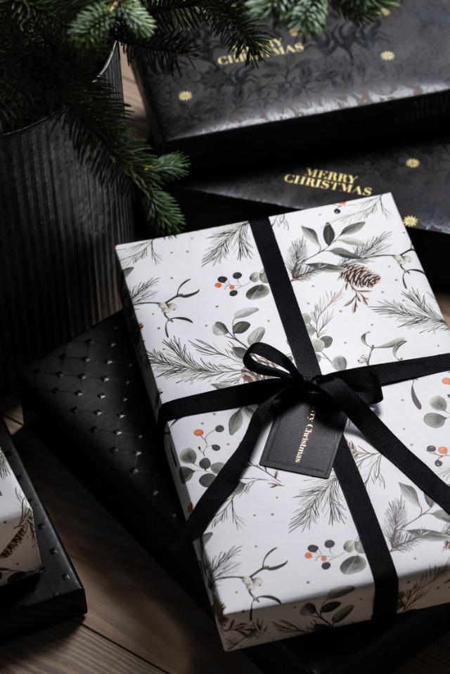 Wrapping paper black