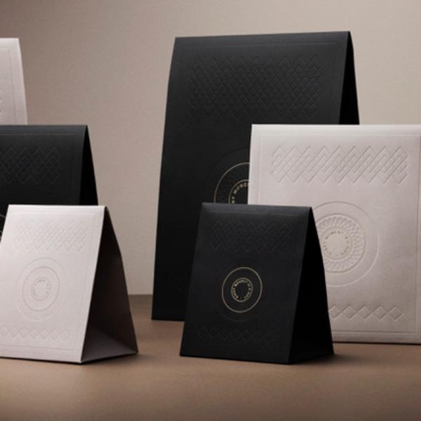 Giftbag Every Moment Black 16x12x20+7cm